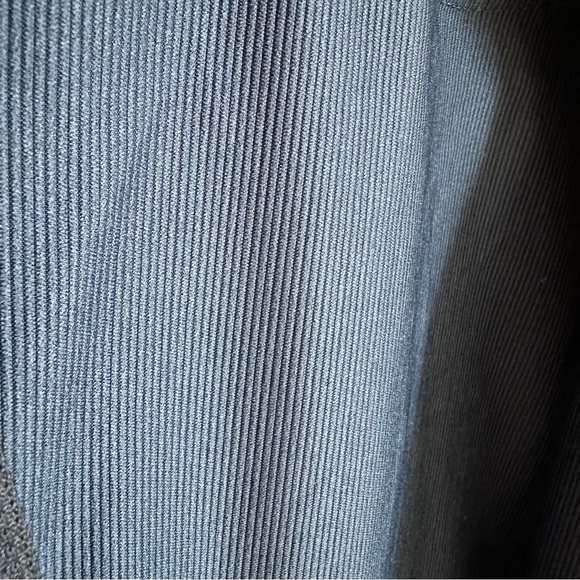 Under Armour Women’s Blue Golf Jacket - Picture 12 of 13